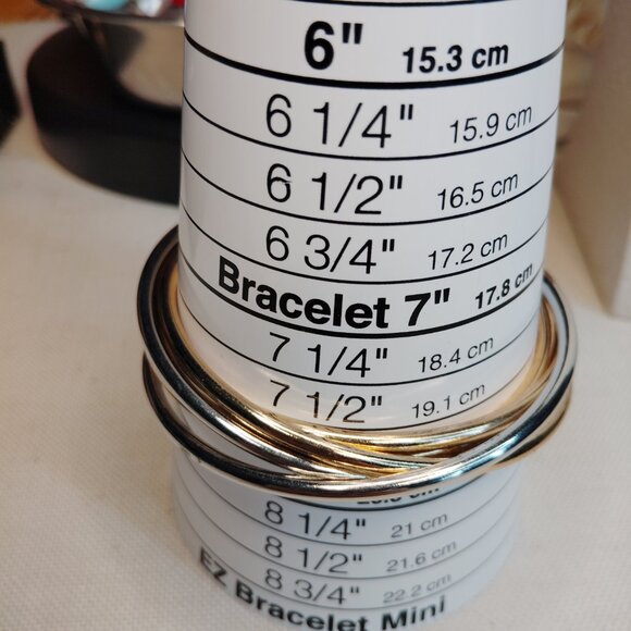 Mixed Metal Interlocking Bangle Bracelet Set Gold Tone Silver Tone Size 7.25 - Picture 2 of 4